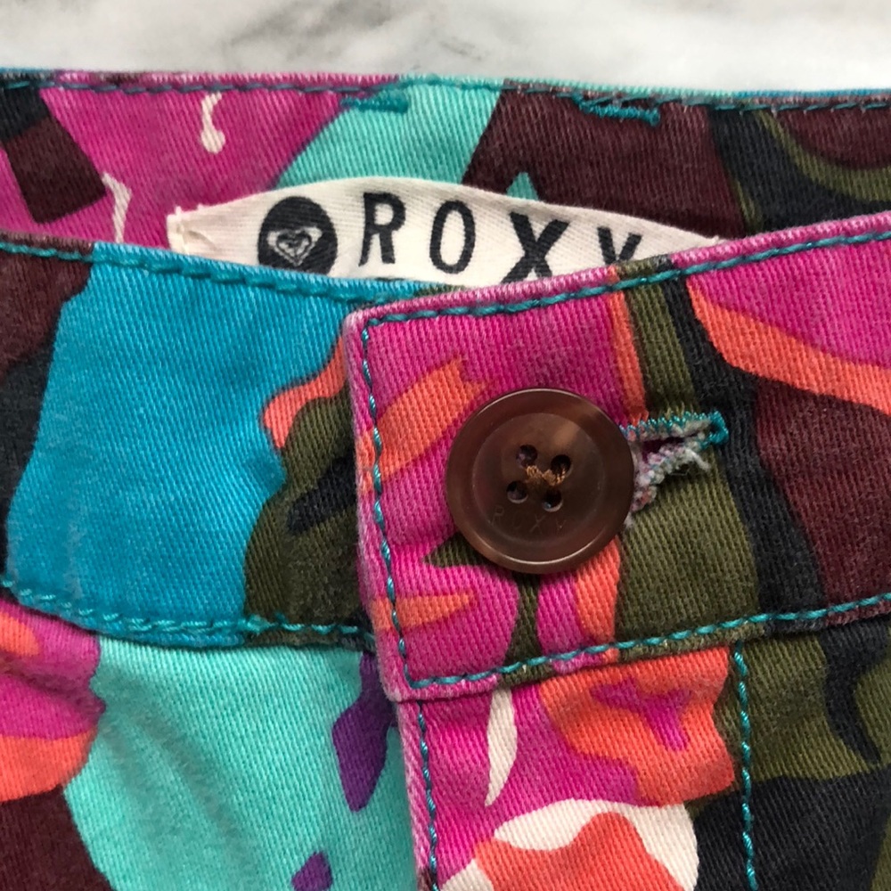 Roxy Tropical Floral Shorts - Picture 3 of 7